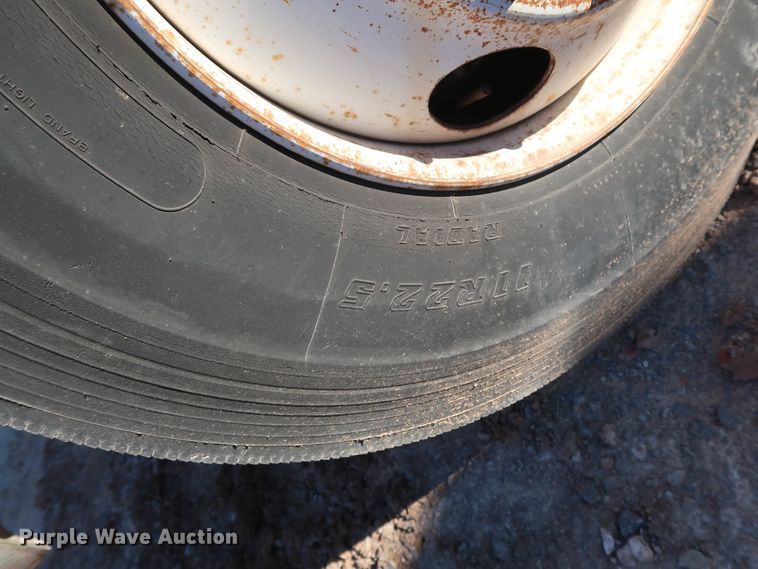 image for item GD9920 1996 International 4700 truck cab and chassis