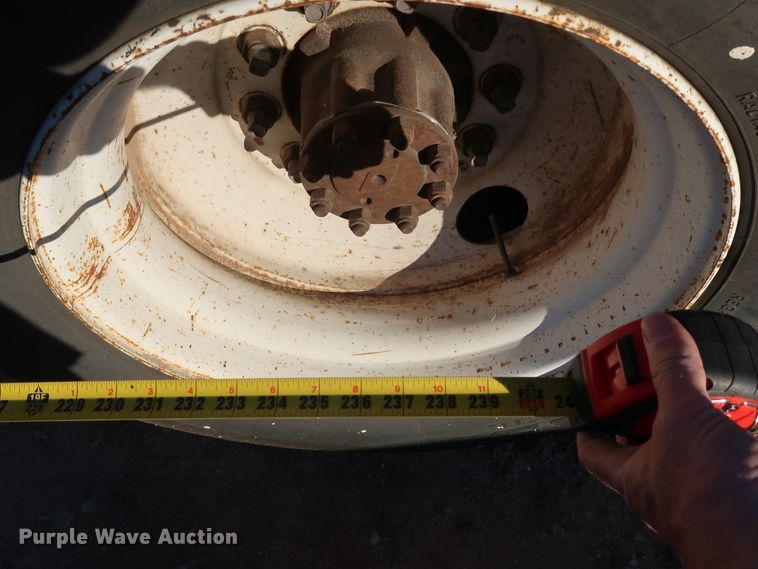 image for item GD9920 1996 International 4700 truck cab and chassis