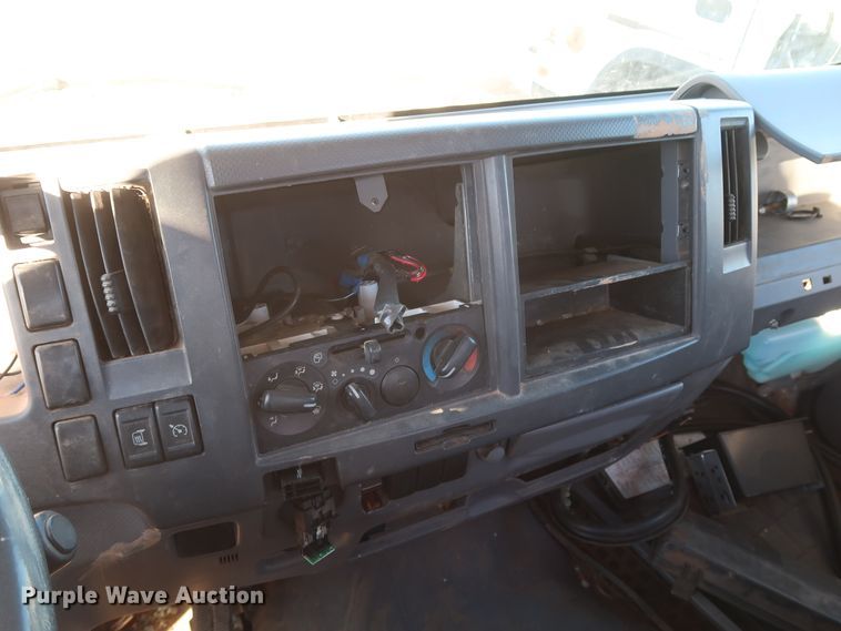 image for item GD9921 2015 Isuzu NPR flatbed truck