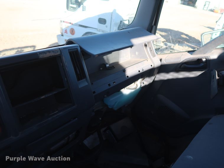 image for item GD9921 2015 Isuzu NPR flatbed truck