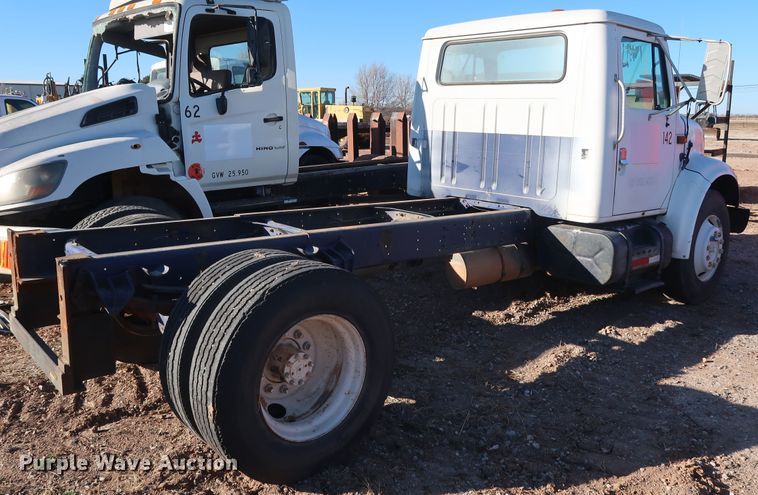 image for item GD9922 1992 International 4700 truck cab and chassis