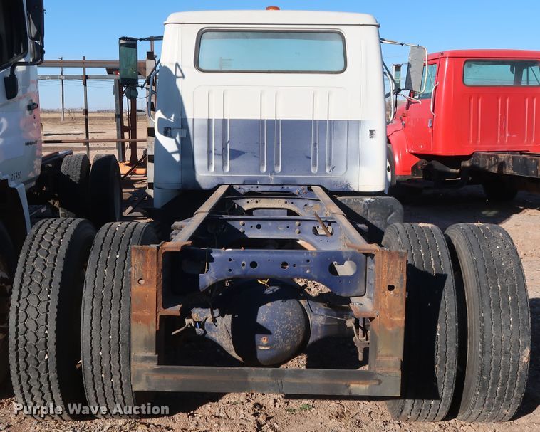 image for item GD9922 1992 International 4700 truck cab and chassis