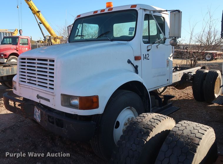 image for item GD9922 1992 International 4700 truck cab and chassis