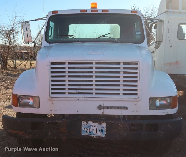 image for item GD9922 1992 International 4700 truck cab and chassis