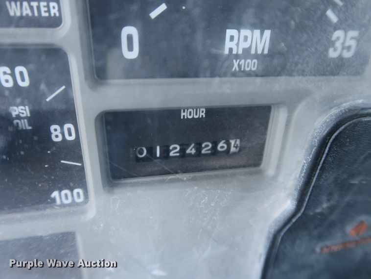 image for item GD9922 1992 International 4700 truck cab and chassis