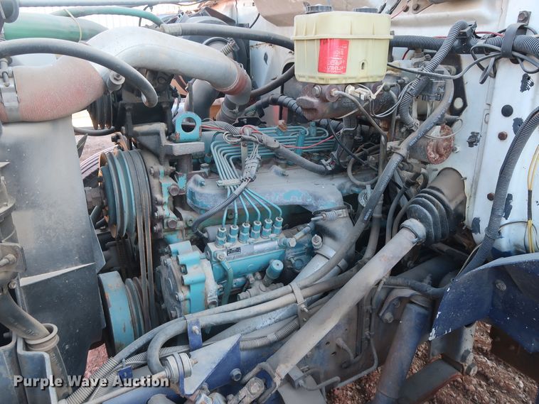 image for item GD9922 1992 International 4700 truck cab and chassis