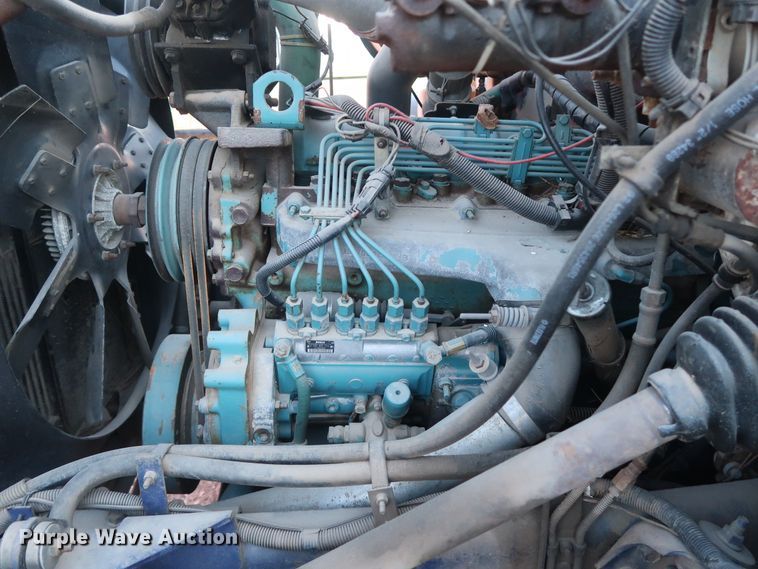 image for item GD9922 1992 International 4700 truck cab and chassis