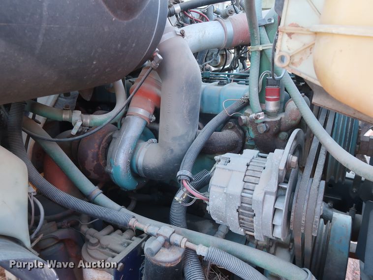 image for item GD9922 1992 International 4700 truck cab and chassis