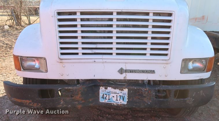 image for item GD9922 1992 International 4700 truck cab and chassis