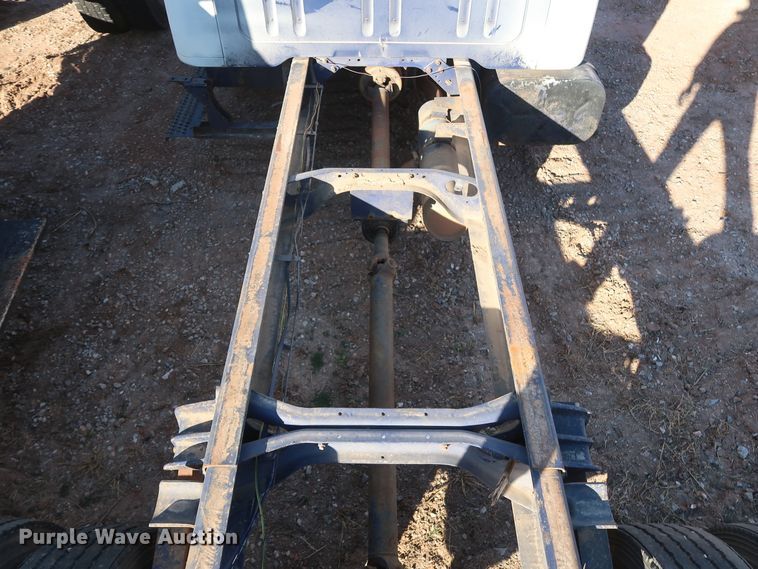 image for item GD9922 1992 International 4700 truck cab and chassis