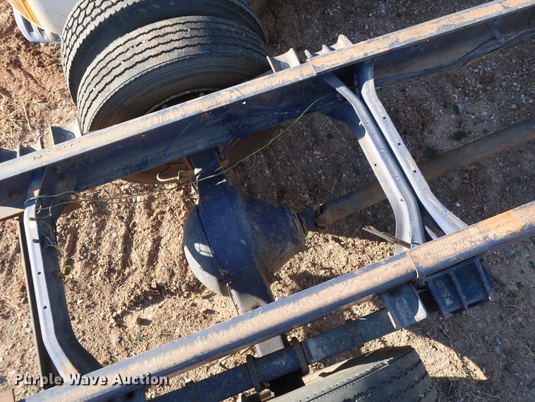 image for item GD9922 1992 International 4700 truck cab and chassis