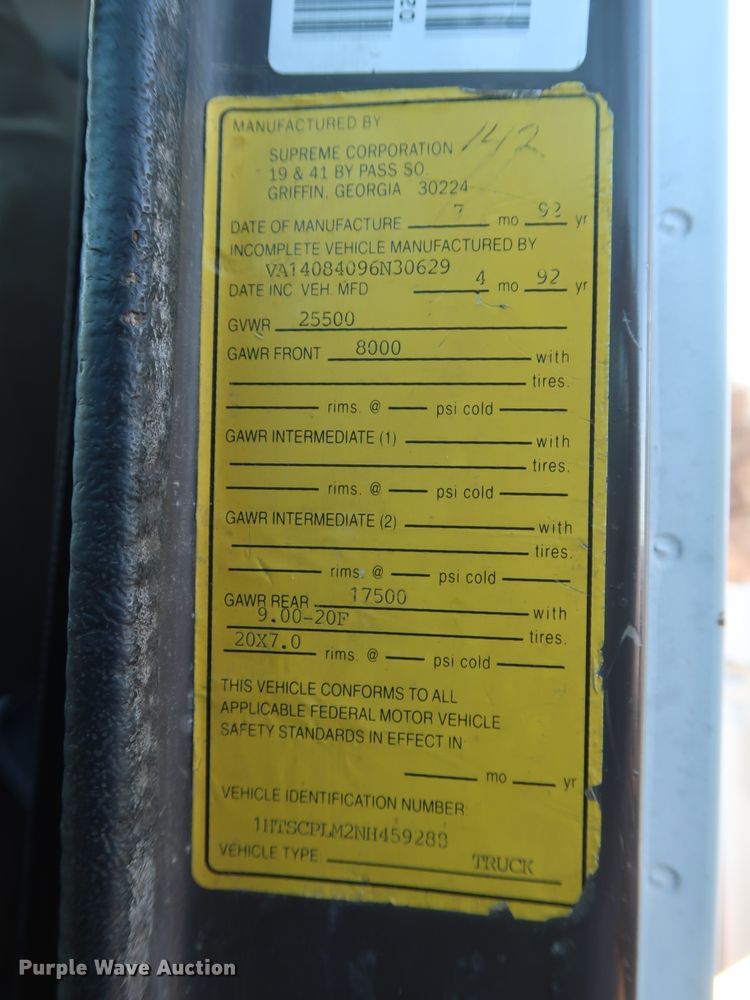 image for item GD9922 1992 International 4700 truck cab and chassis