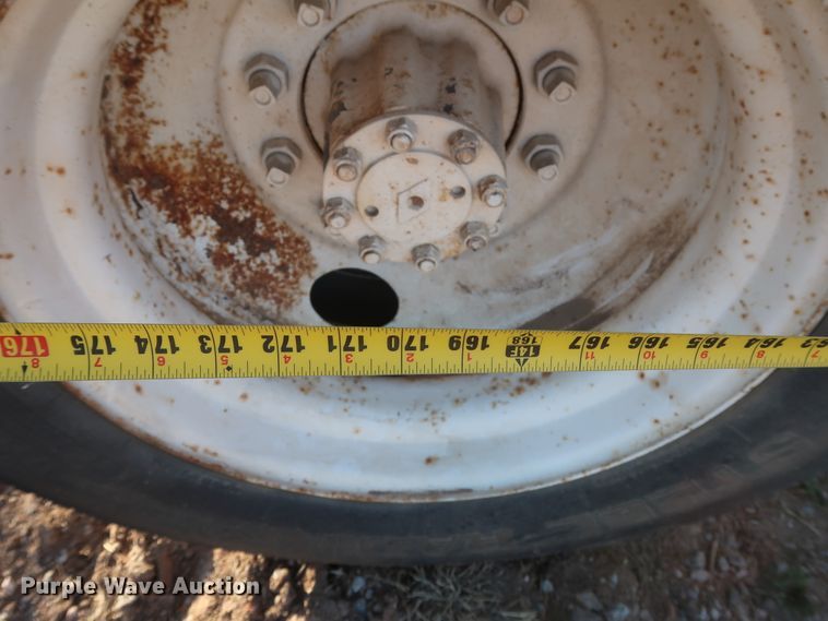 image for item GD9922 1992 International 4700 truck cab and chassis