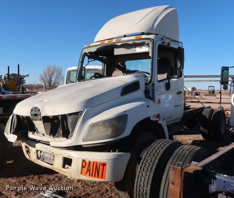 image for item GD9923 2006 Hino 268 truck cab and chassis