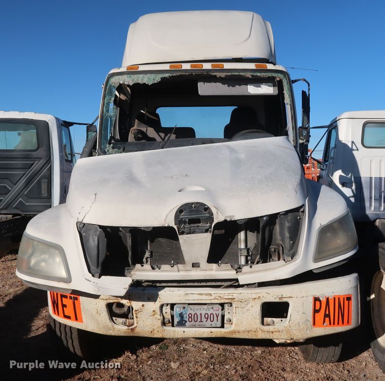 image for item GD9923 2006 Hino 268 truck cab and chassis