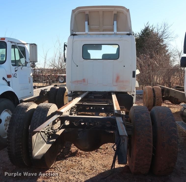 image for item GD9923 2006 Hino 268 truck cab and chassis