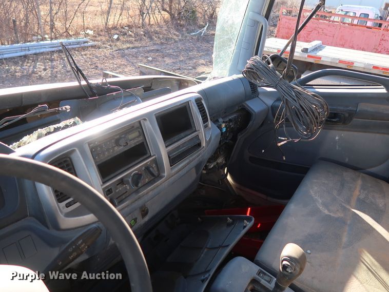 image for item GD9923 2006 Hino 268 truck cab and chassis