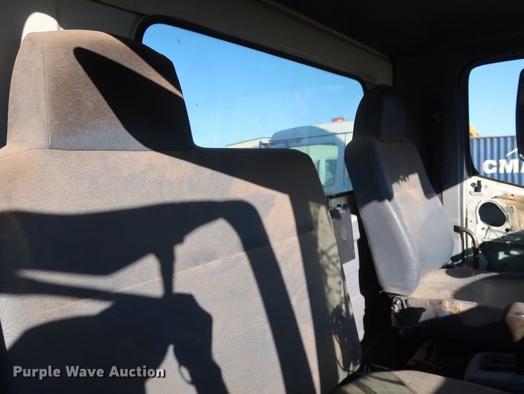 image for item GD9923 2006 Hino 268 truck cab and chassis