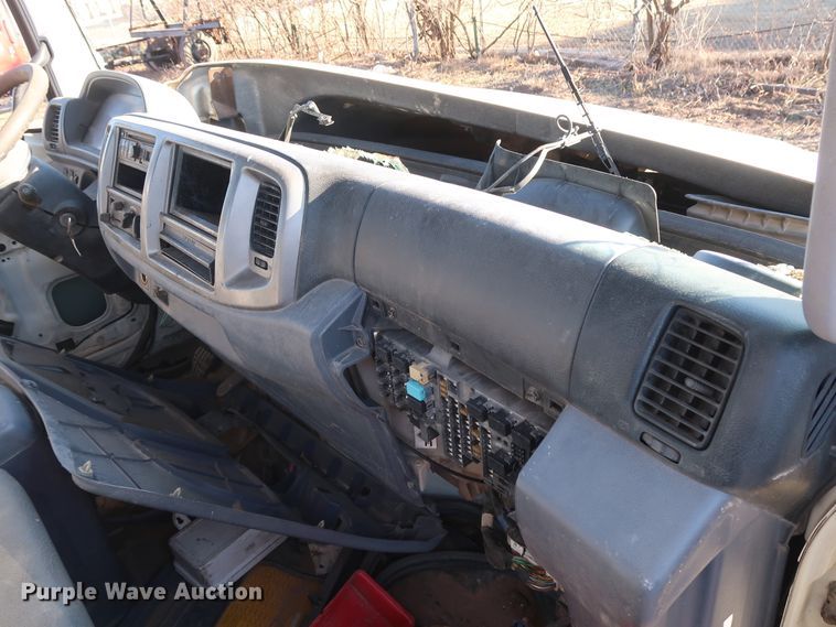 image for item GD9923 2006 Hino 268 truck cab and chassis