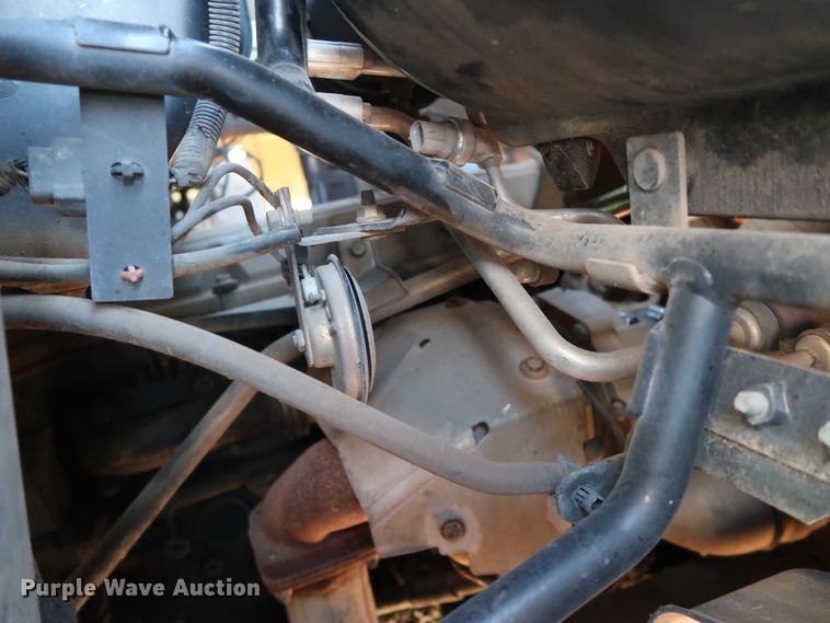 image for item GD9923 2006 Hino 268 truck cab and chassis