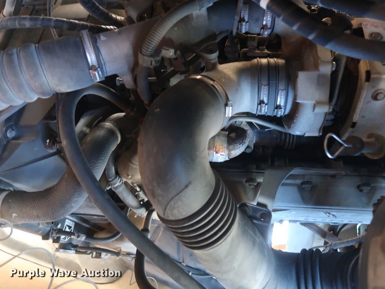 image for item GD9923 2006 Hino 268 truck cab and chassis