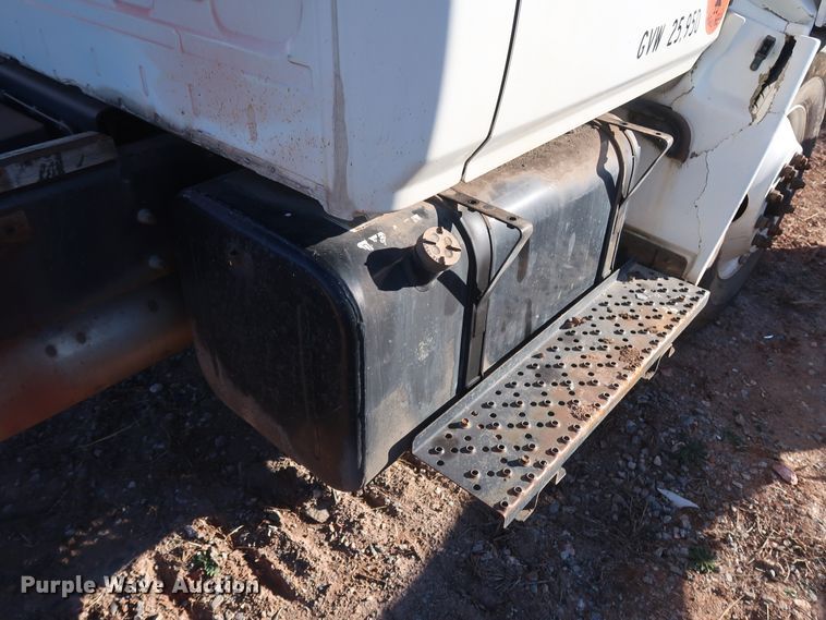 image for item GD9923 2006 Hino 268 truck cab and chassis