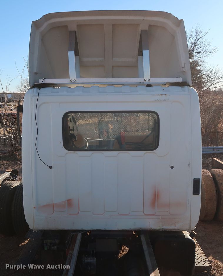 image for item GD9923 2006 Hino 268 truck cab and chassis