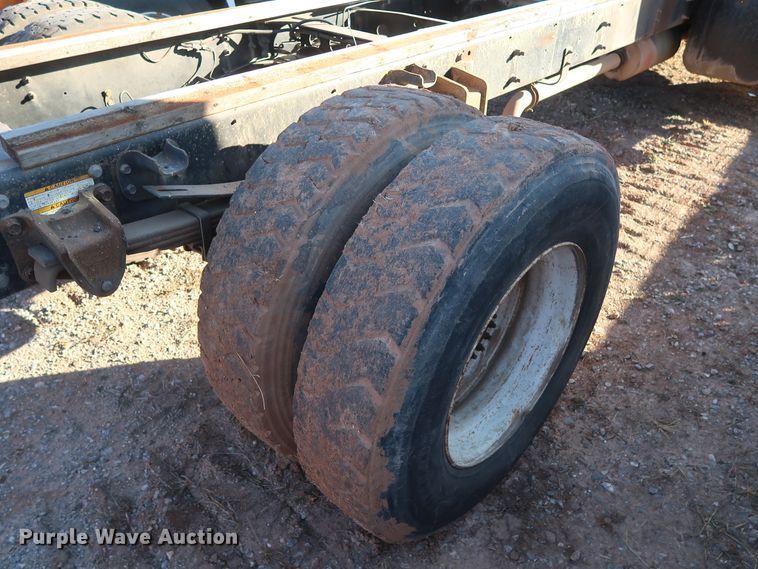 image for item GD9923 2006 Hino 268 truck cab and chassis