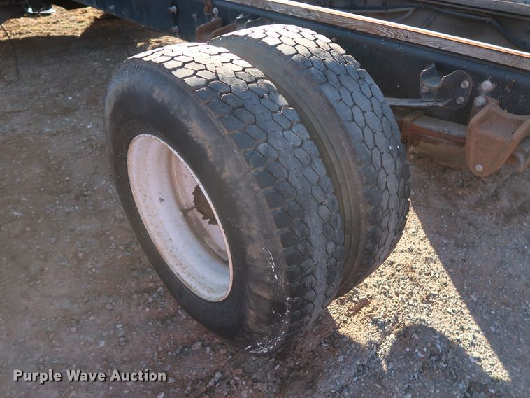 image for item GD9923 2006 Hino 268 truck cab and chassis