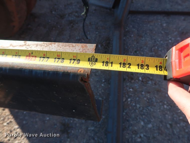 image for item GD9923 2006 Hino 268 truck cab and chassis