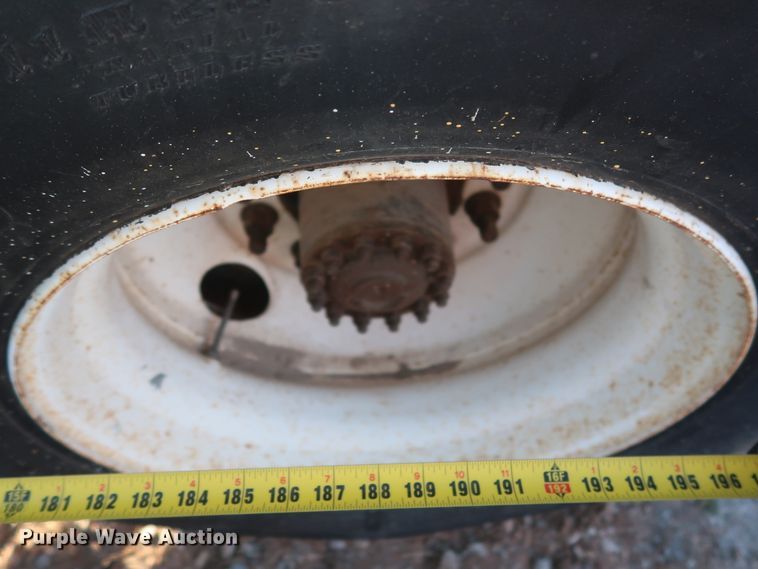 image for item GD9923 2006 Hino 268 truck cab and chassis