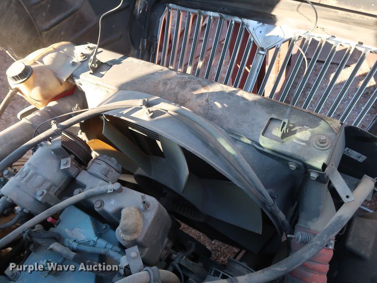 image for item GD9924 2002 International 4300 truck cab and chassis