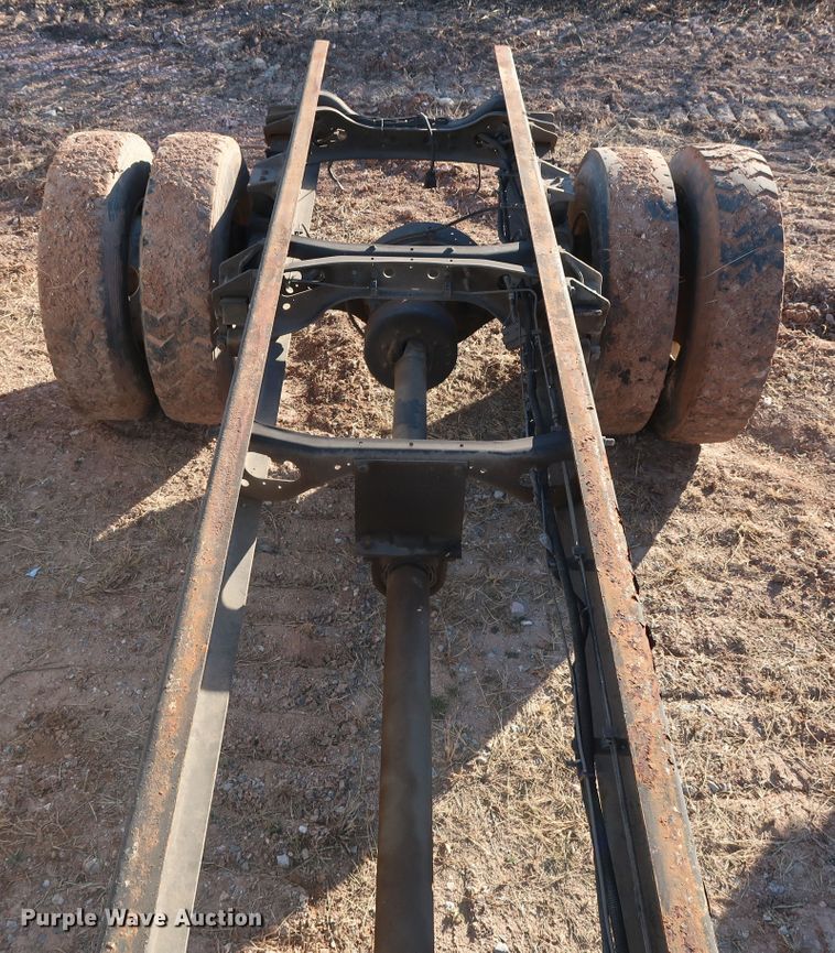 image for item GD9924 2002 International 4300 truck cab and chassis