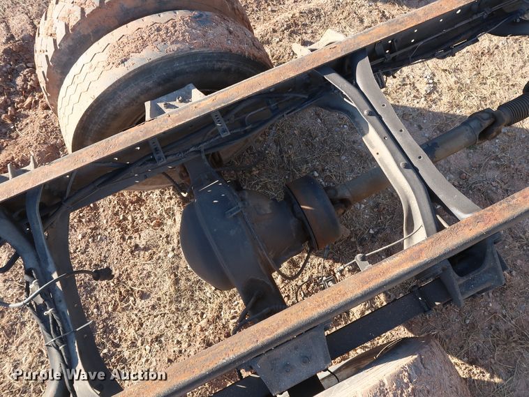 image for item GD9924 2002 International 4300 truck cab and chassis