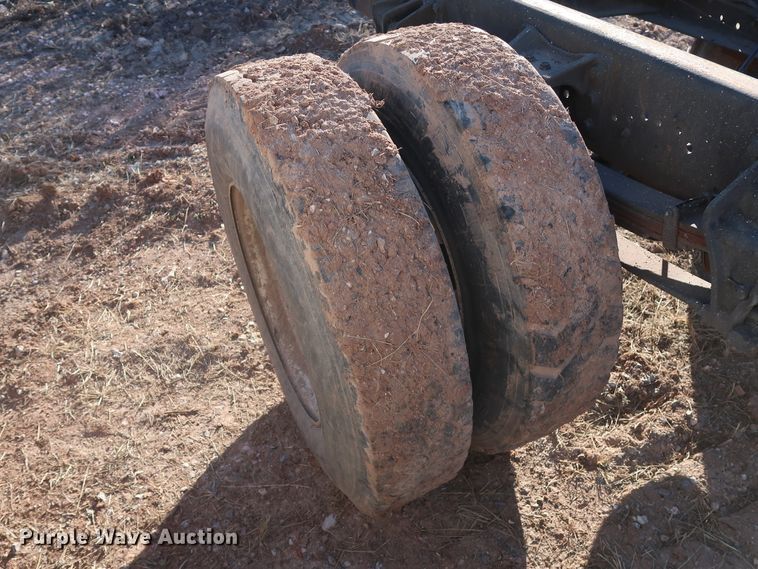 image for item GD9924 2002 International 4300 truck cab and chassis