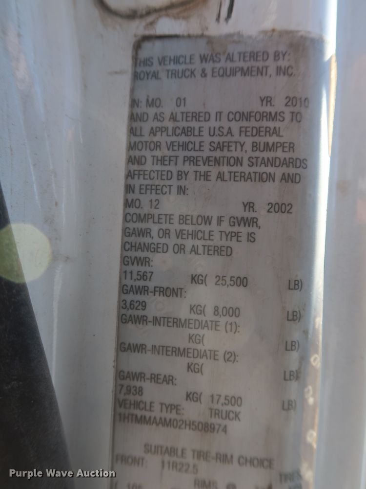 image for item GD9924 2002 International 4300 truck cab and chassis