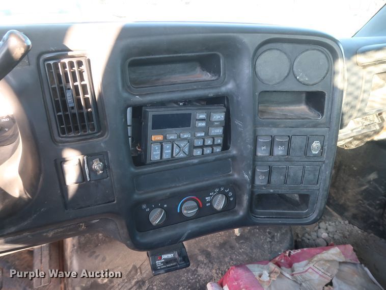 image for item GD9926 2008 GMC C5500 flatbed truck