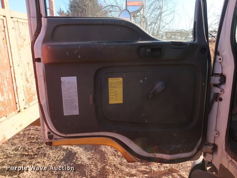 image for item GD9927 2002 GMC T6500 paint striper truck