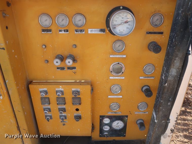 image for item GD9927 2002 GMC T6500 paint striper truck