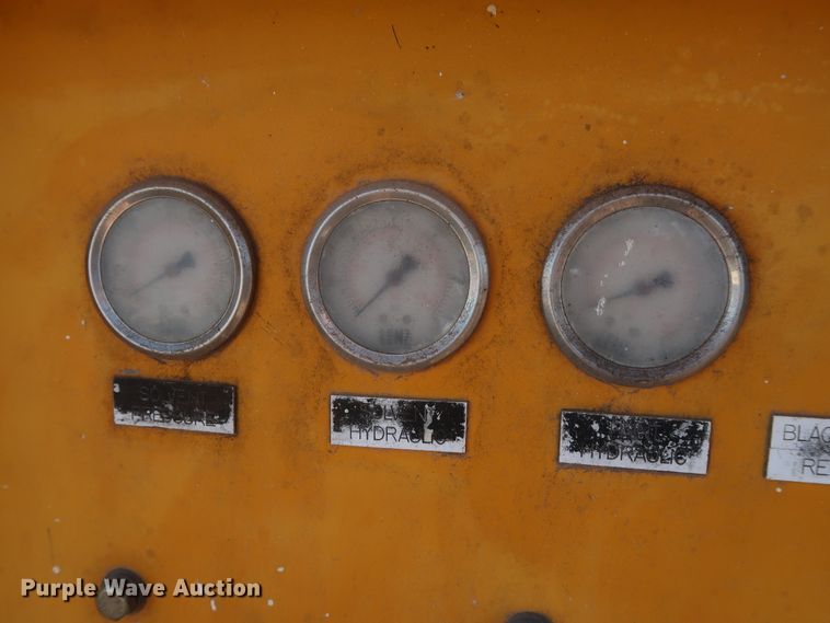 image for item GD9927 2002 GMC T6500 paint striper truck