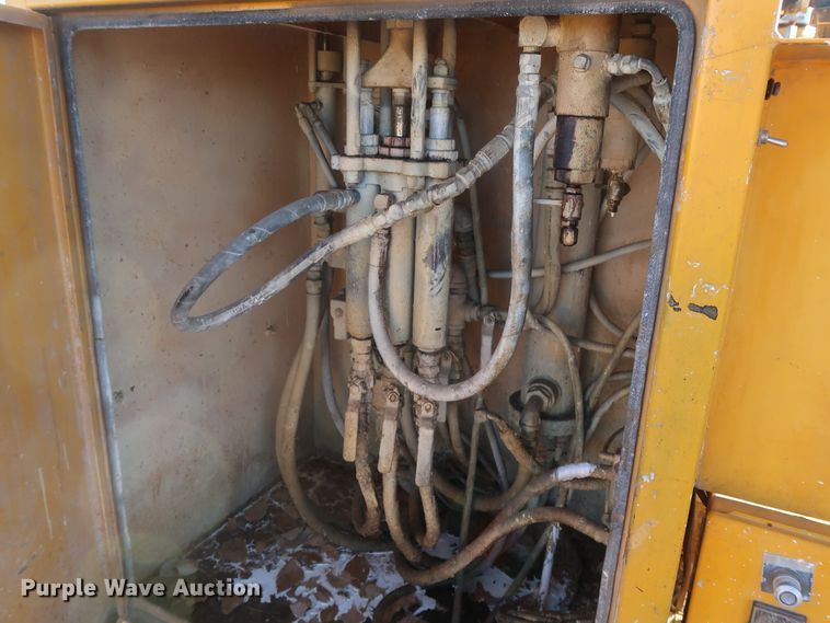 image for item GD9927 2002 GMC T6500 paint striper truck