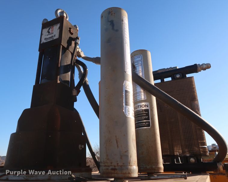 image for item GD9927 2002 GMC T6500 paint striper truck