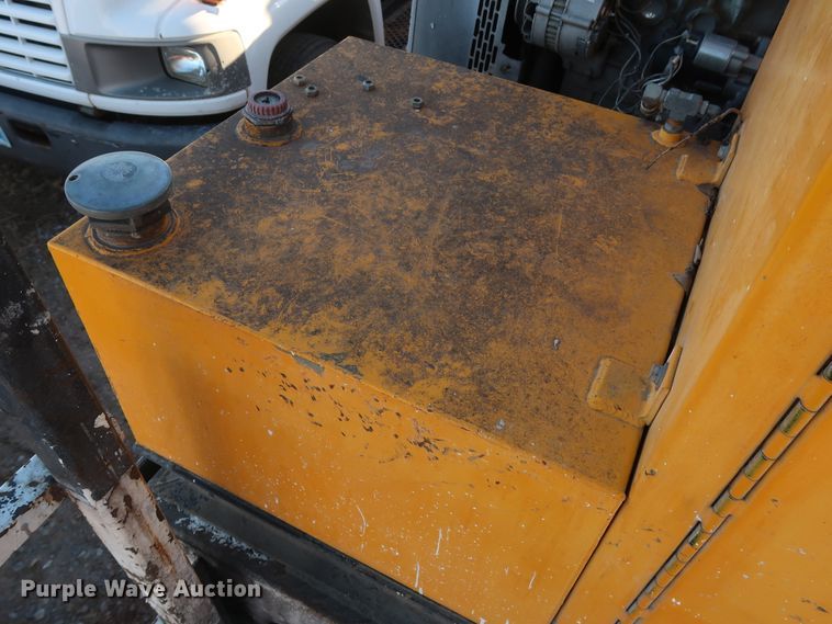 image for item GD9927 2002 GMC T6500 paint striper truck