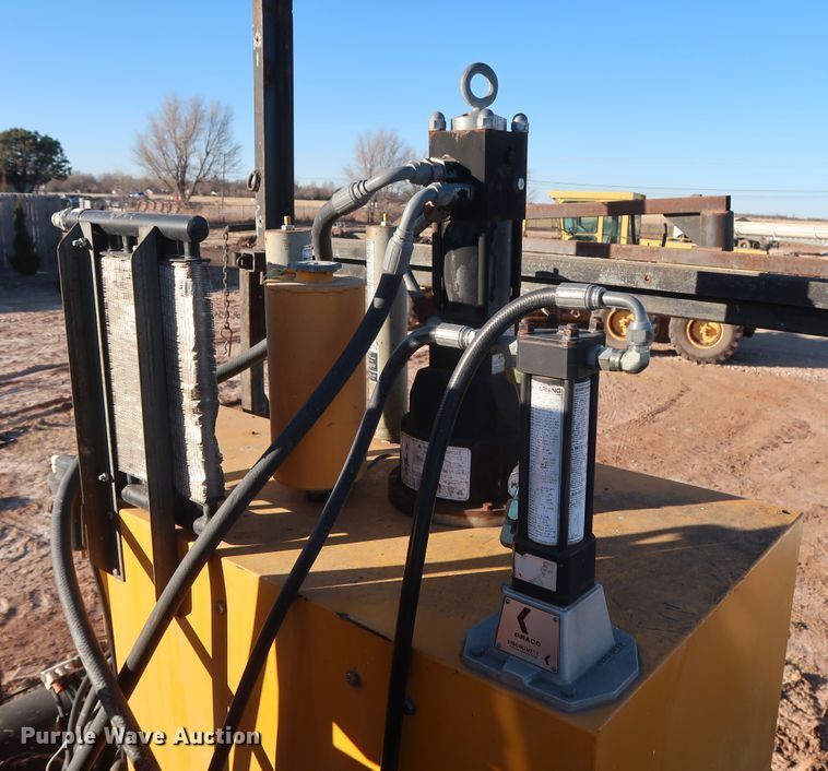 image for item GD9927 2002 GMC T6500 paint striper truck