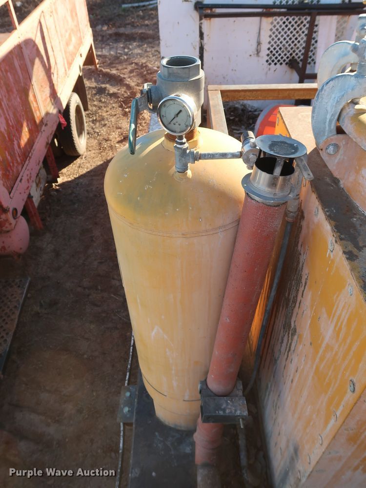 image for item GD9927 2002 GMC T6500 paint striper truck