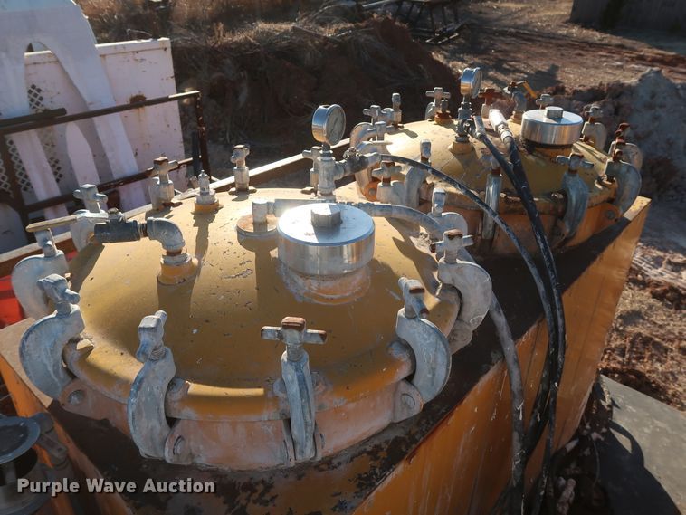 image for item GD9927 2002 GMC T6500 paint striper truck