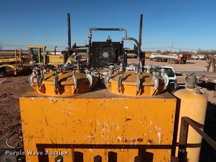 image for item GD9927 2002 GMC T6500 paint striper truck