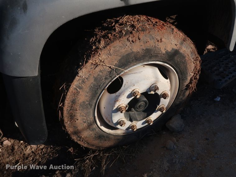 image for item GD9927 2002 GMC T6500 paint striper truck