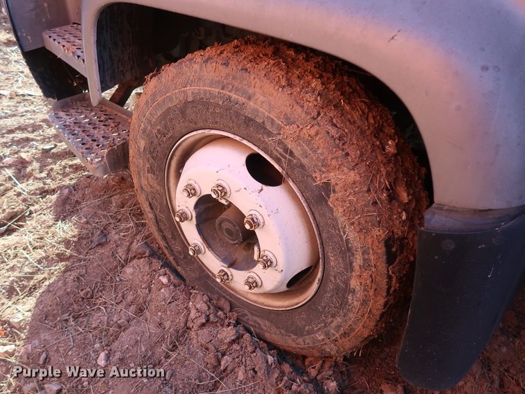 image for item GD9927 2002 GMC T6500 paint striper truck