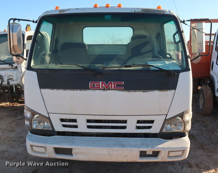 image for item GD9928 2006 GMC W3500 truck cab and chassis